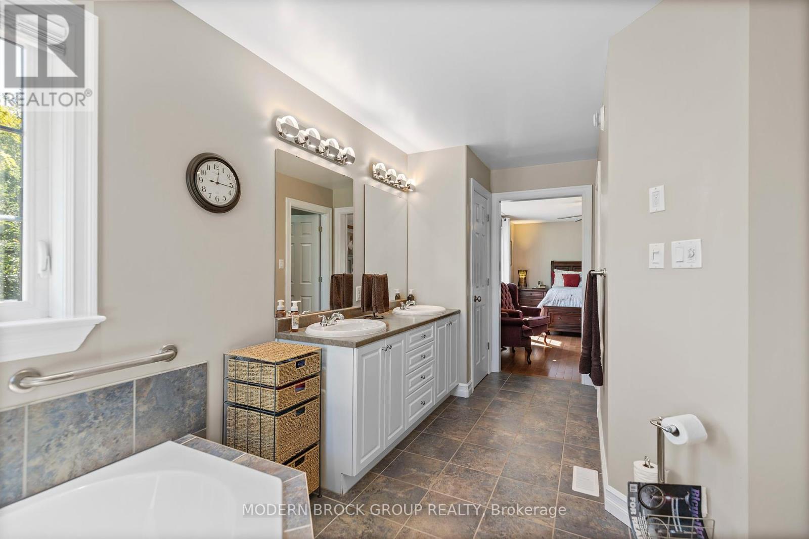 1021 Kingswood Street, Brockville, Ontario  K6V 7G1 - Photo 37 - X12439907