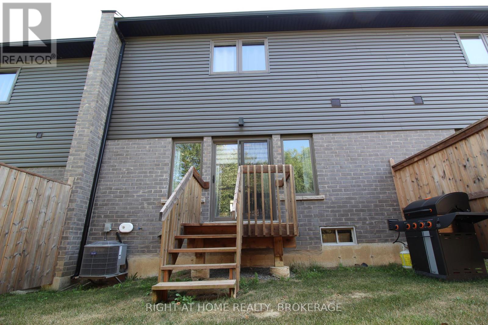 10 - 5080 Connor Drive, Lincoln (Beamsville), Ontario  L3J 0T3 - Photo 18 - X12441311