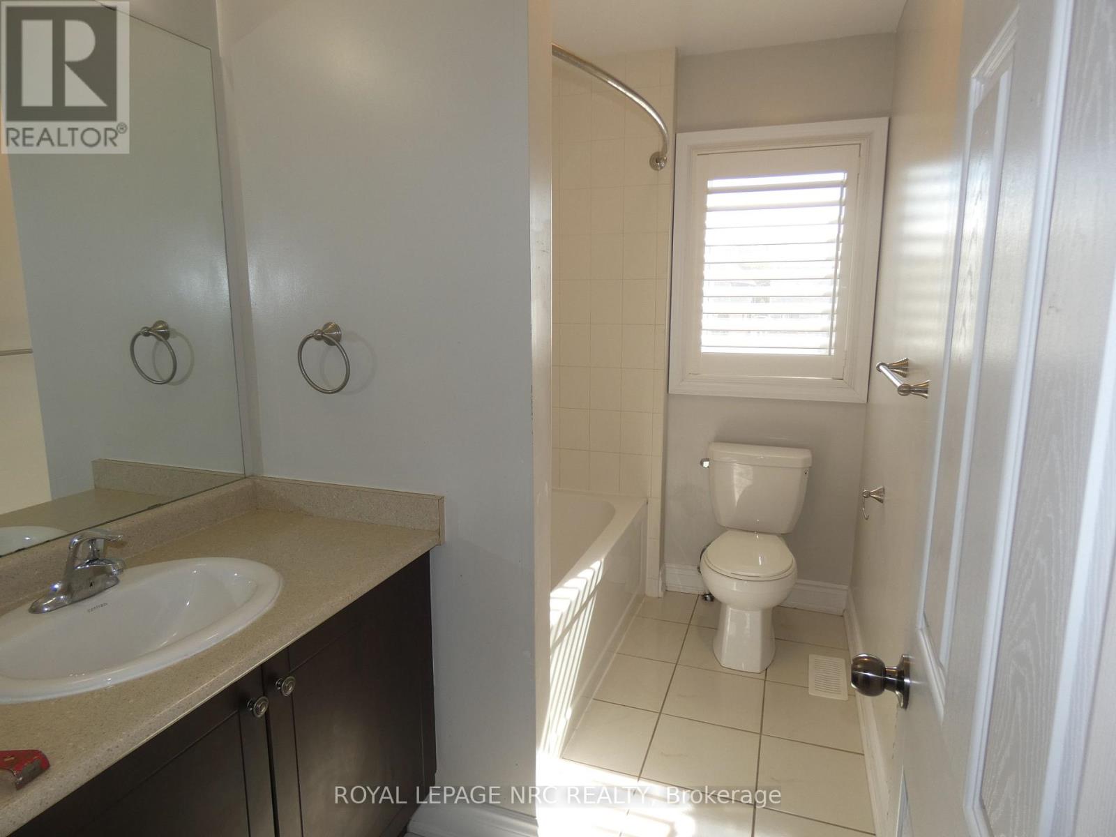 7857 Sassafras Trail, Niagara Falls (Brown), Ontario  L2H 0N6 - Photo 17 - X12441316