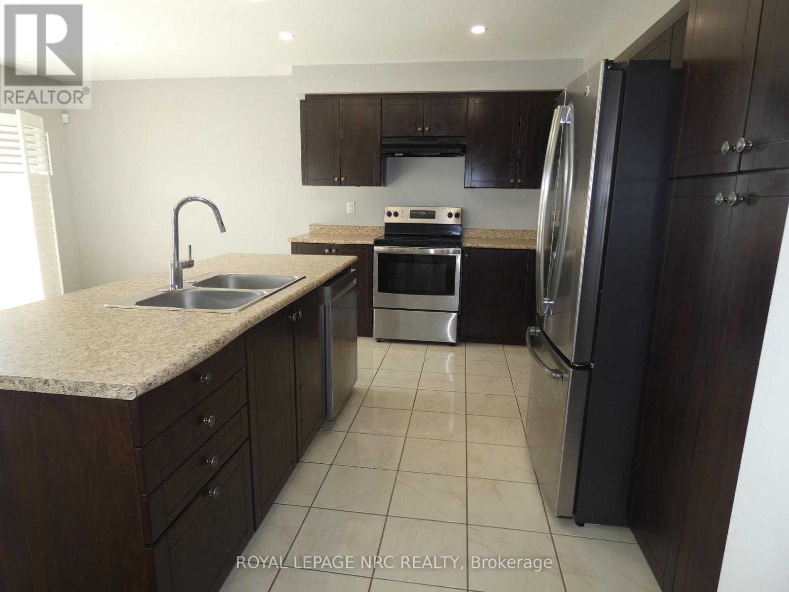 7857 Sassafras Trail, Niagara Falls (Brown), Ontario  L2H 0N6 - Photo 8 - X12441316