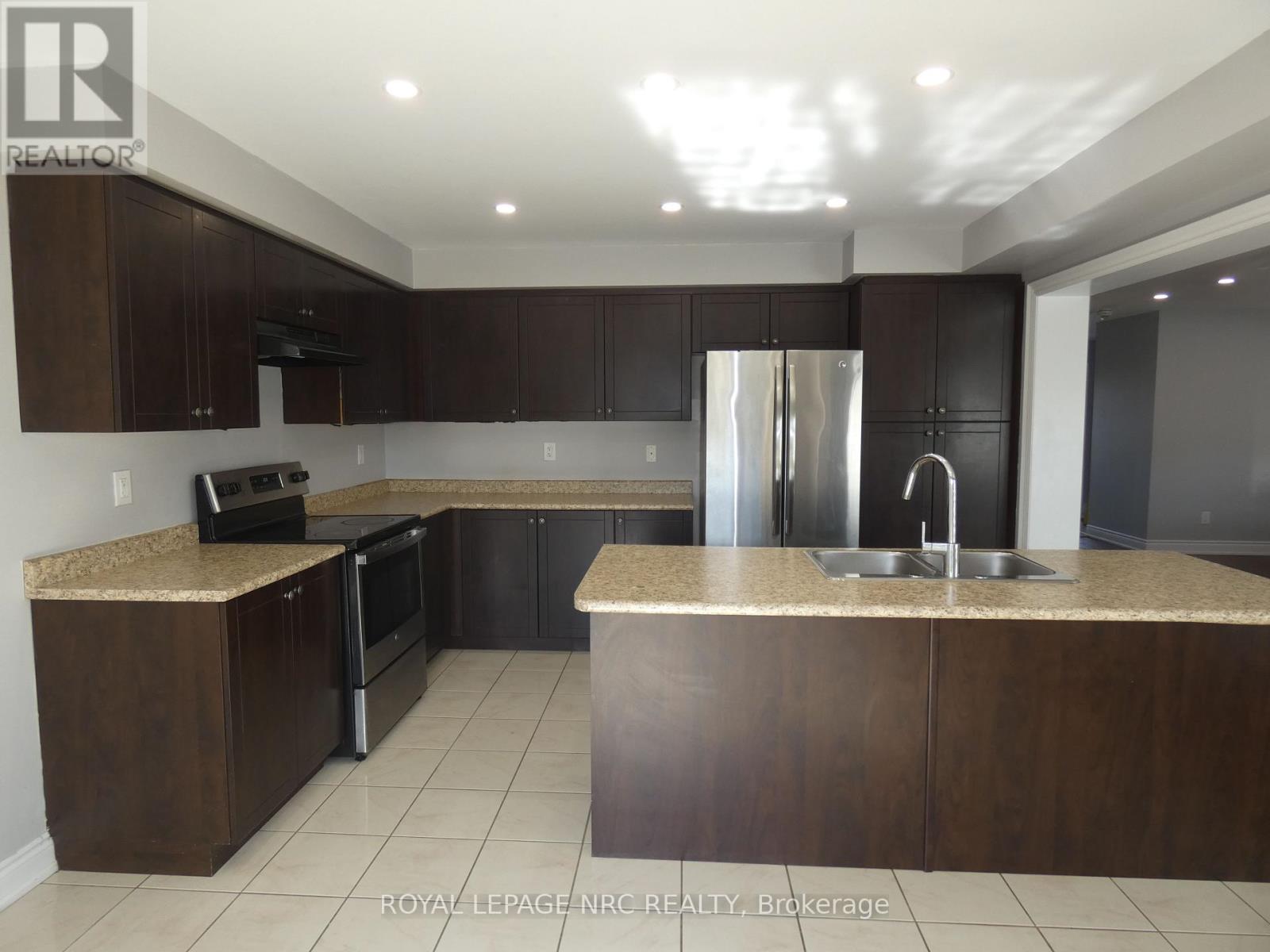 7857 Sassafras Trail, Niagara Falls (Brown), Ontario  L2H 0N6 - Photo 9 - X12441316