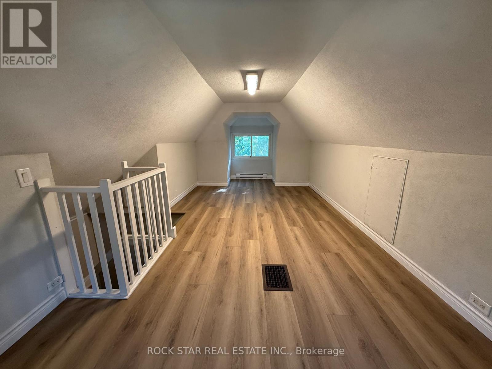 203 Fairleigh Avenue S, Hamilton, Ontario  L8M 2K6 - Photo 25 - X12441165