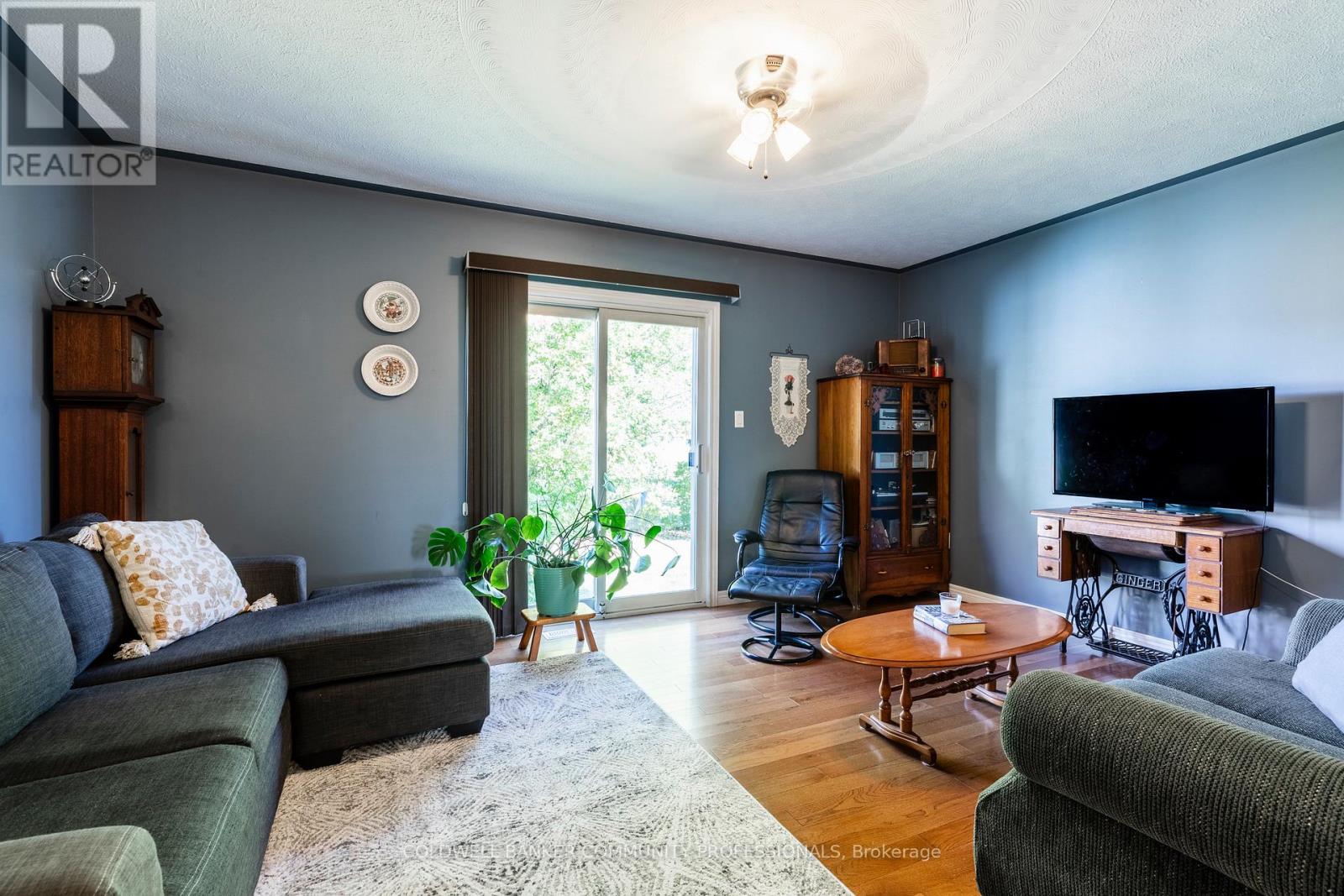 33 Oak Crescent, Haldimand, Ontario N0A 1H0 - Photo 15 - X12441175