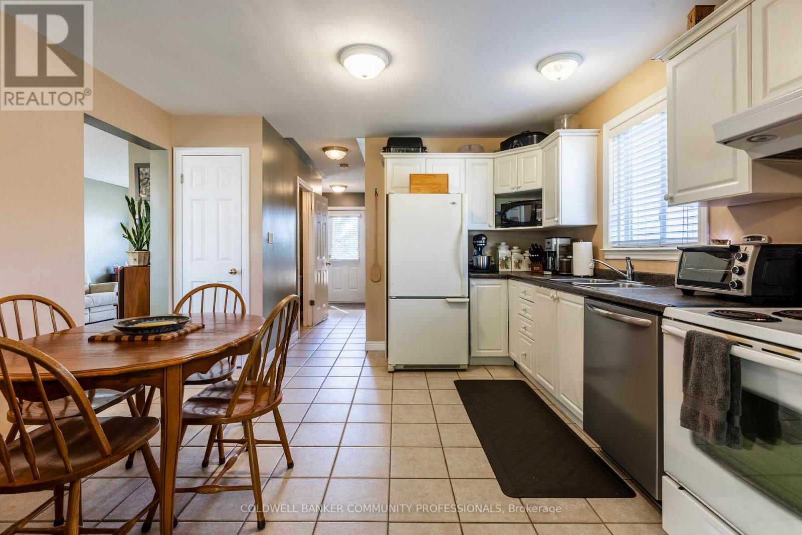 33 Oak Crescent, Haldimand, Ontario N0A 1H0 - Photo 18 - X12441175