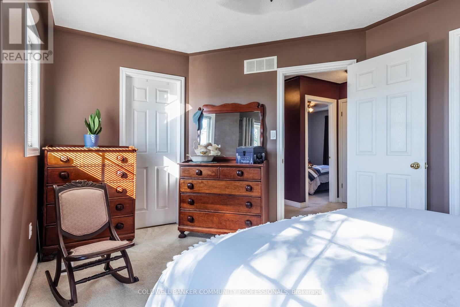 33 Oak Crescent, Haldimand, Ontario N0A 1H0 - Photo 25 - X12441175