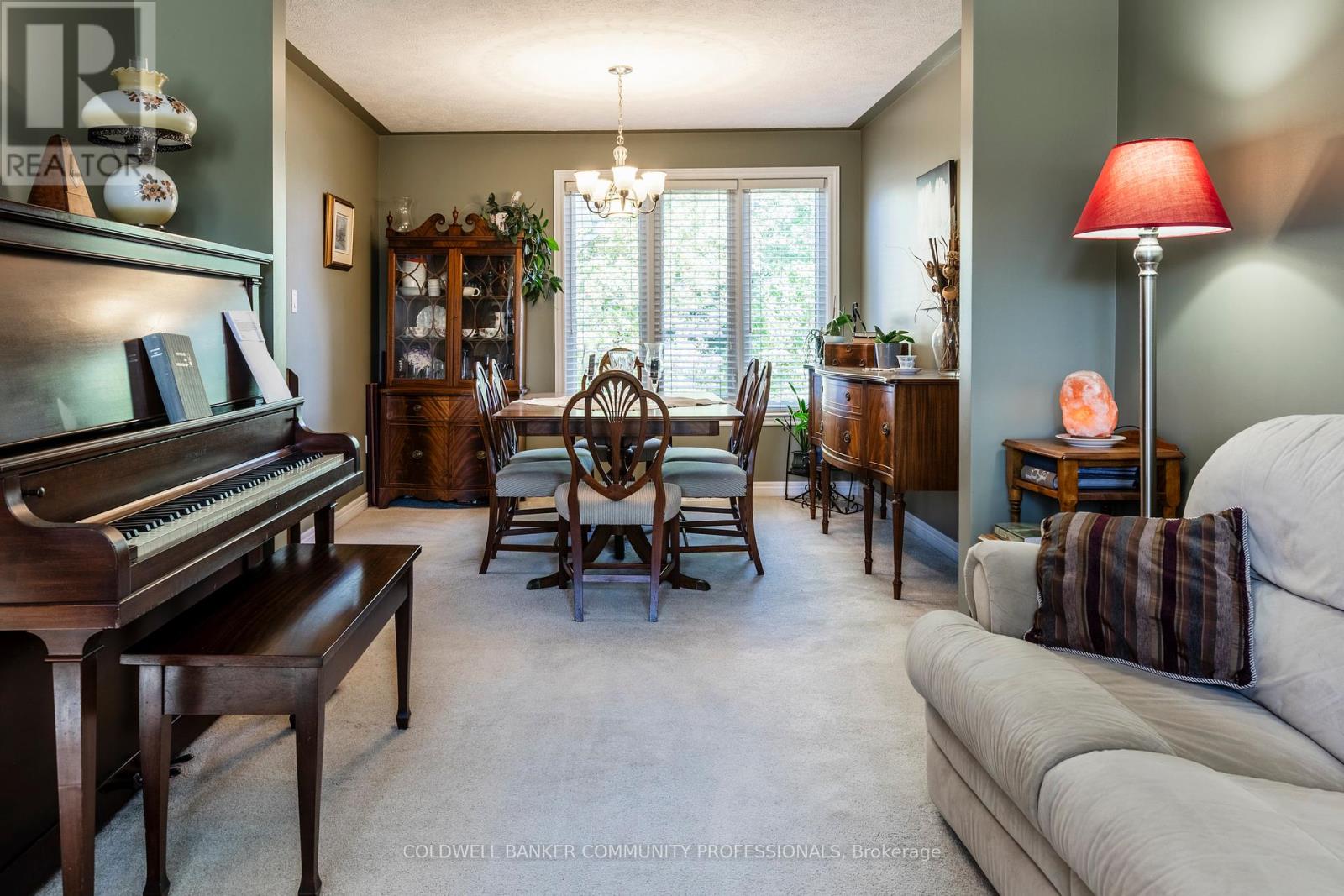 33 Oak Crescent, Haldimand, Ontario N0A 1H0 - Photo 6 - X12441175