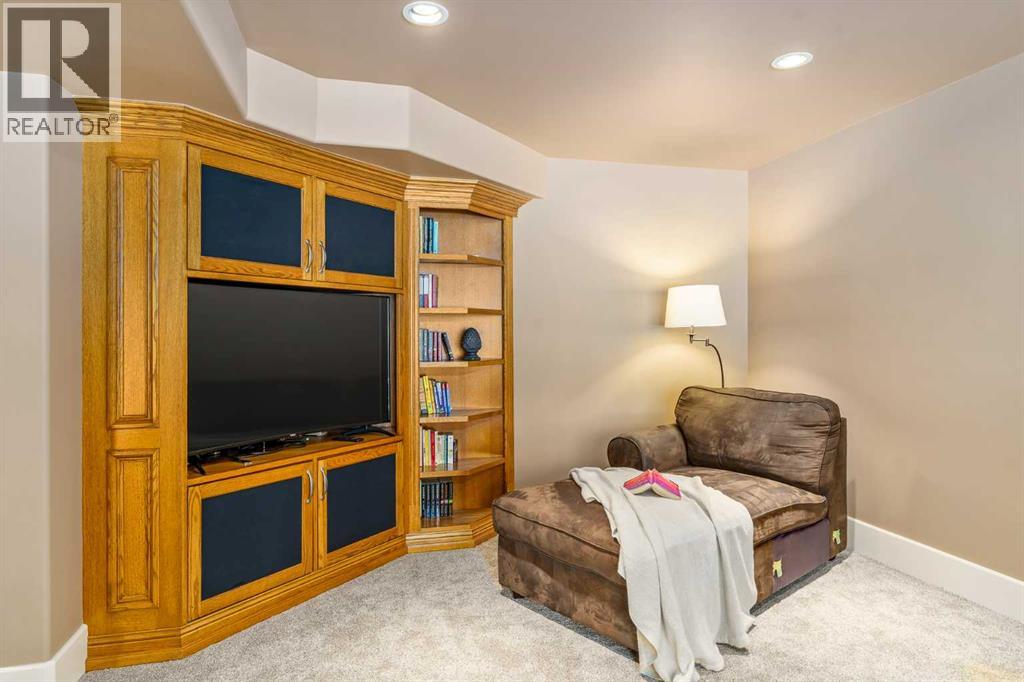 8130 48 Avenue Nw, Calgary, Alberta  T3B 2A6 - Photo 27 - A2252629