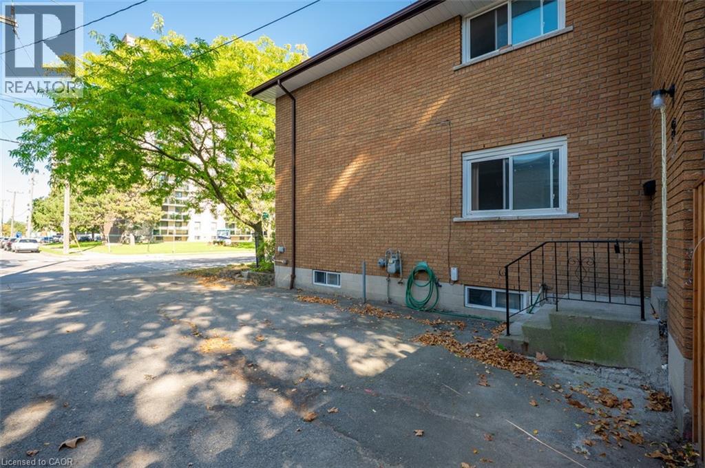 72 & 74 Delawana Drive, Hamilton, Ontario  L8E 1G4 - Photo 4 - 40775991