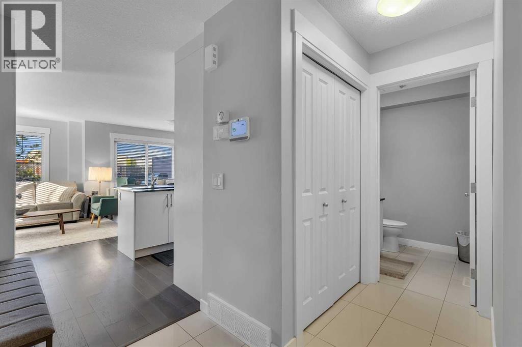 7 West Coach Manor Sw, Calgary, Alberta  T3H 1R7 - Photo 10 - A2258969