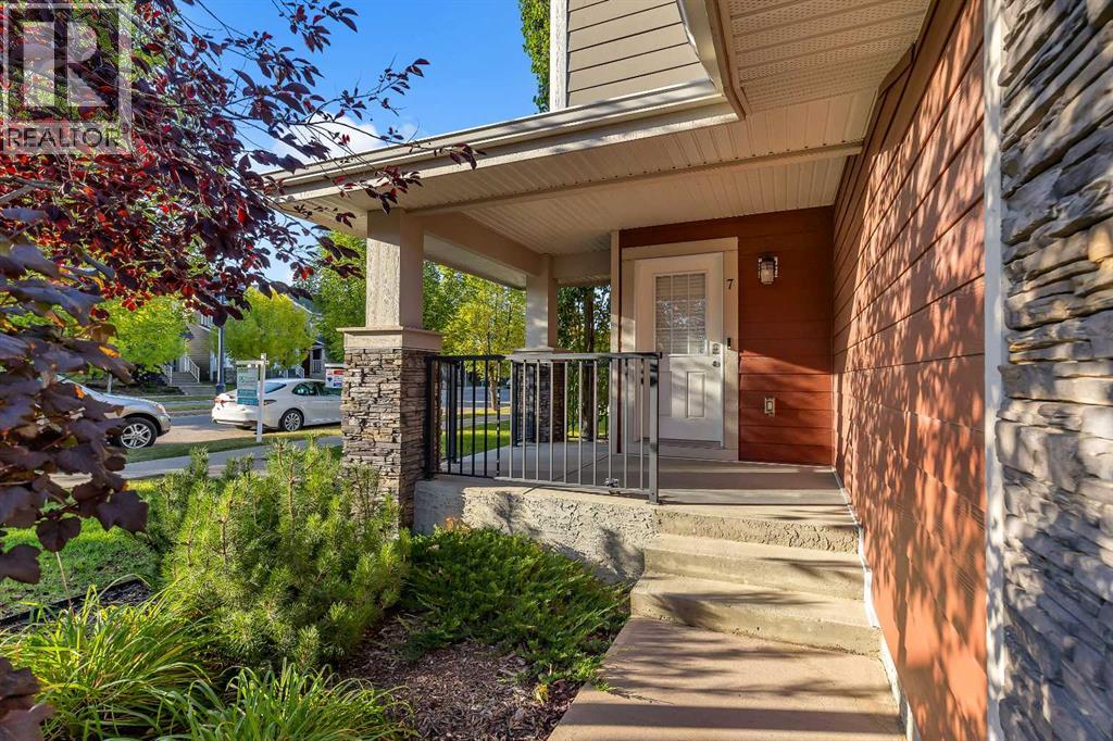 7 West Coach Manor Sw, Calgary, Alberta  T3H 1R7 - Photo 5 - A2258969