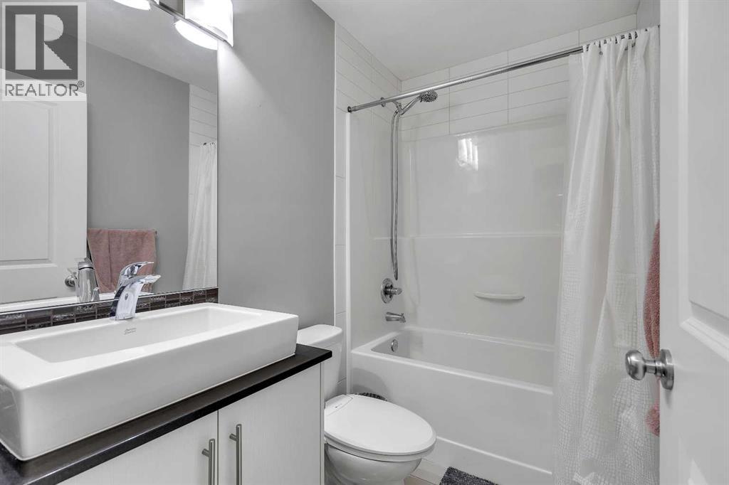 7 West Coach Manor Sw, Calgary, Alberta  T3H 1R7 - Photo 32 - A2258969