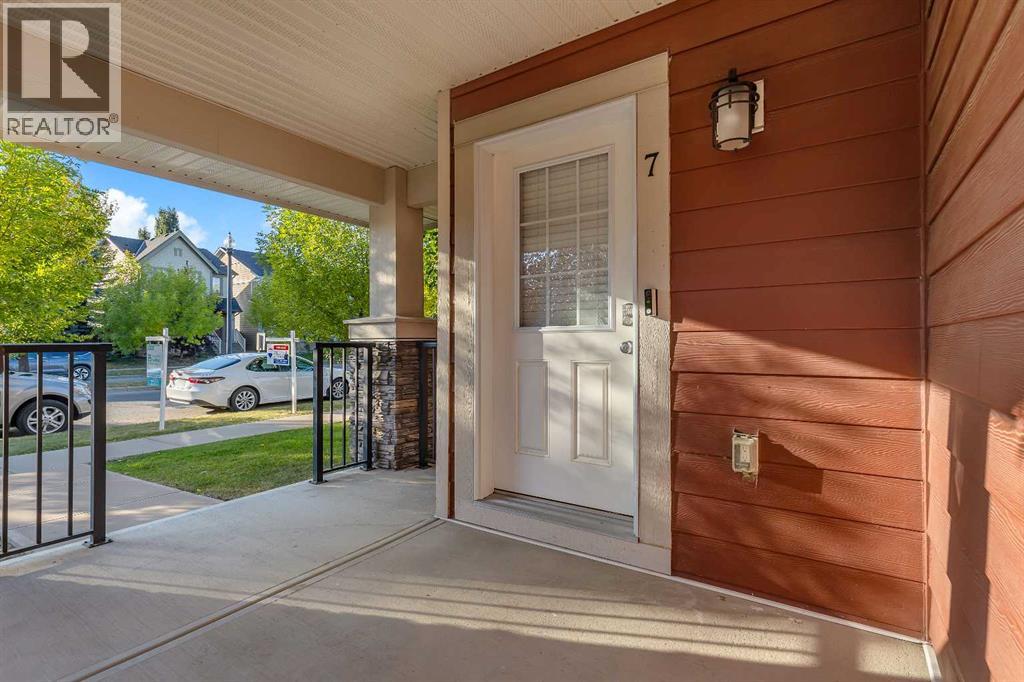7 West Coach Manor Sw, Calgary, Alberta  T3H 1R7 - Photo 6 - A2258969