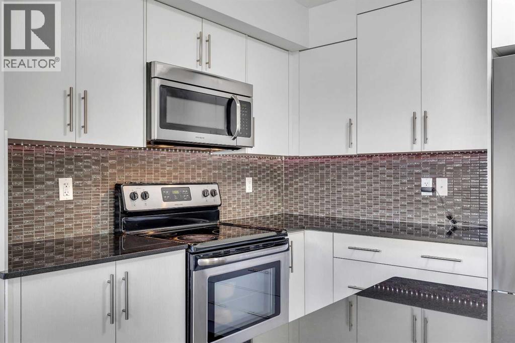 7 West Coach Manor Sw, Calgary, Alberta  T3H 1R7 - Photo 15 - A2258969