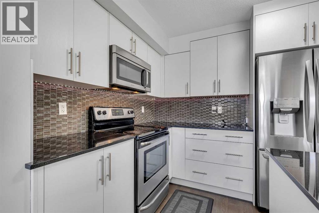 7 West Coach Manor Sw, Calgary, Alberta  T3H 1R7 - Photo 16 - A2258969