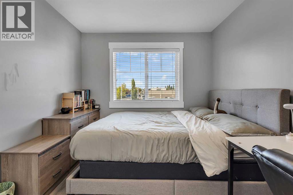 7 West Coach Manor Sw, Calgary, Alberta  T3H 1R7 - Photo 34 - A2258969