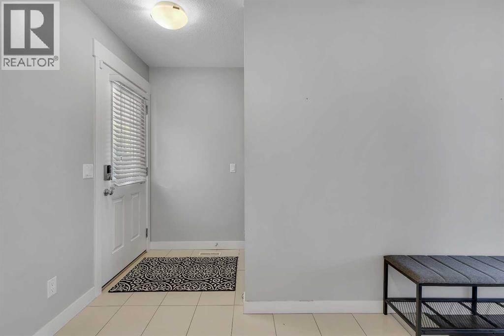 7 West Coach Manor Sw, Calgary, Alberta  T3H 1R7 - Photo 9 - A2258969