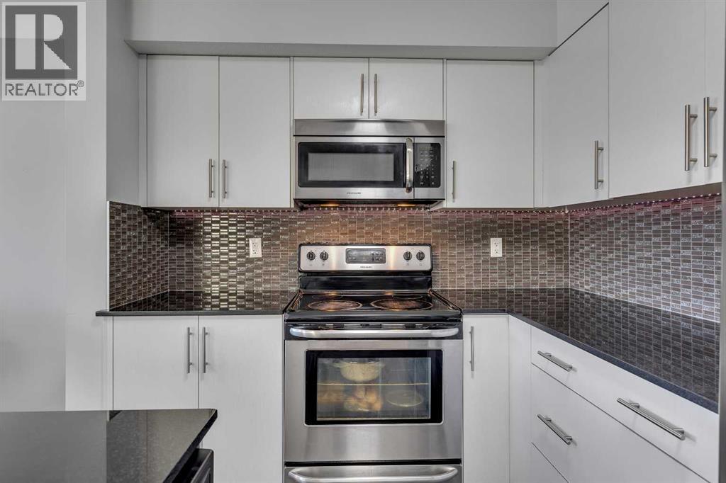 7 West Coach Manor Sw, Calgary, Alberta  T3H 1R7 - Photo 13 - A2258969