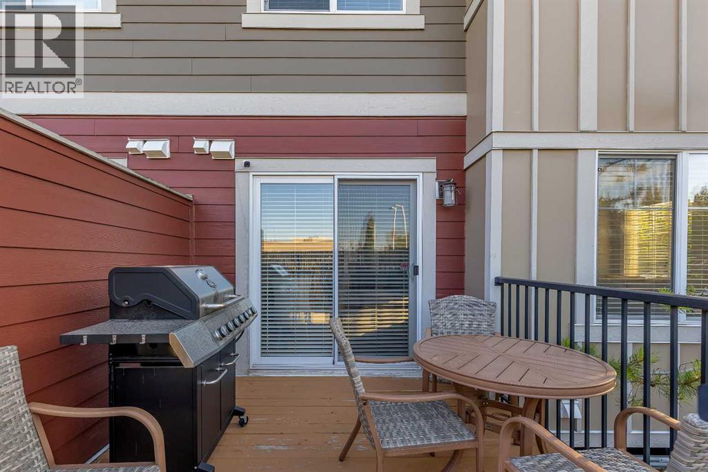 7 West Coach Manor Sw, Calgary, Alberta  T3H 1R7 - Photo 46 - A2258969