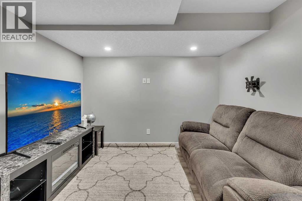 7 West Coach Manor Sw, Calgary, Alberta  T3H 1R7 - Photo 41 - A2258969