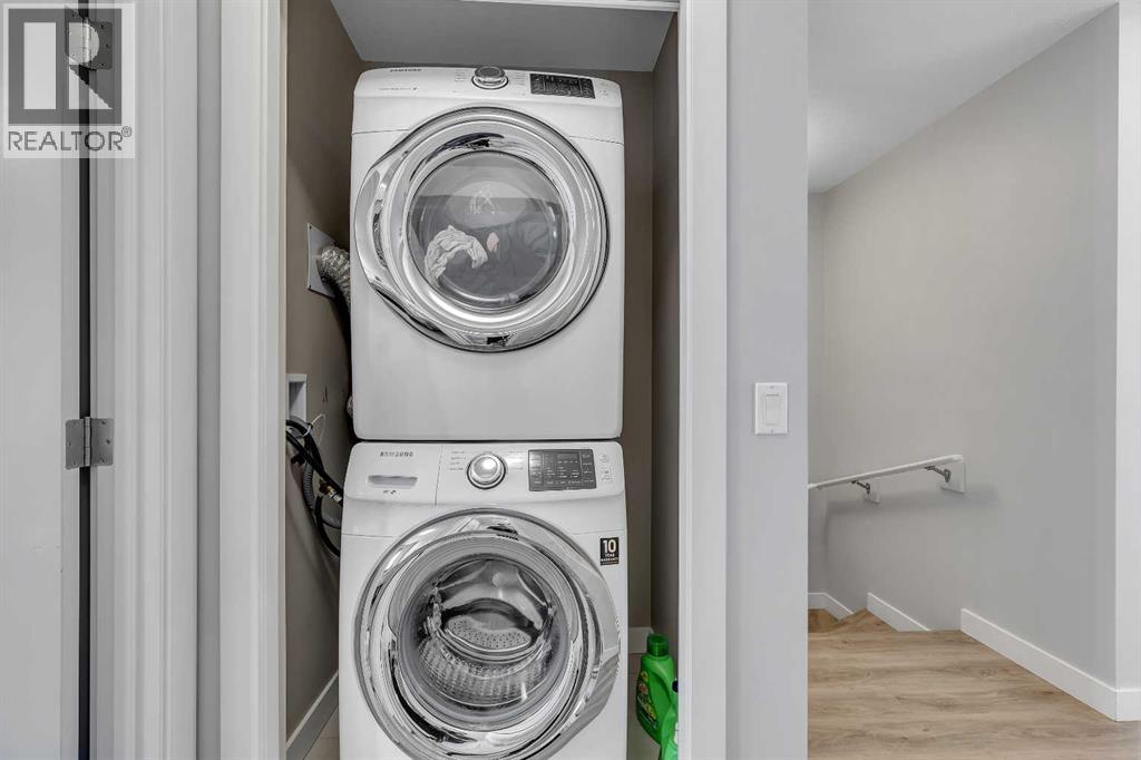 7 West Coach Manor Sw, Calgary, Alberta  T3H 1R7 - Photo 30 - A2258969