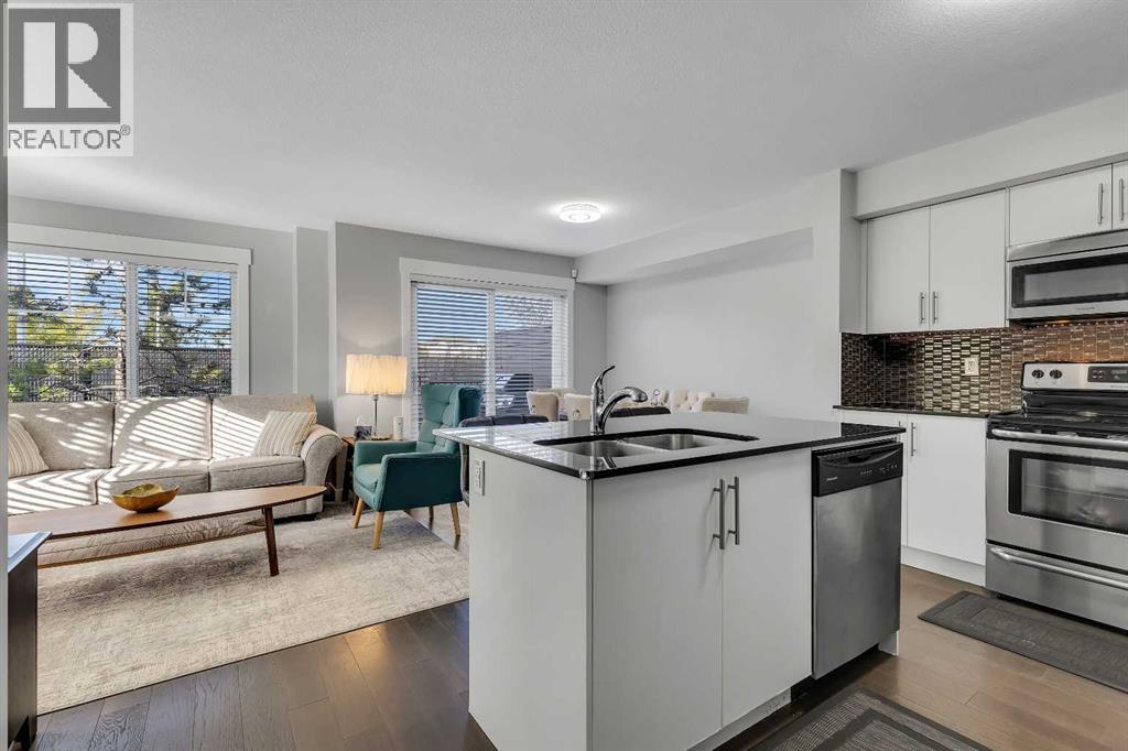 7 West Coach Manor Sw, Calgary, Alberta  T3H 1R7 - Photo 12 - A2258969