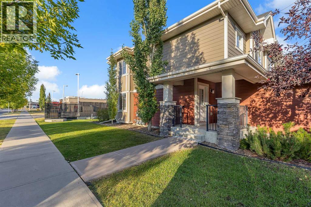 7 West Coach Manor Sw, Calgary, Alberta  T3H 1R7 - Photo 3 - A2258969