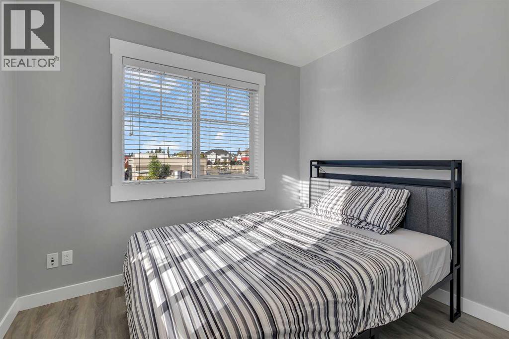 7 West Coach Manor Sw, Calgary, Alberta  T3H 1R7 - Photo 36 - A2258969