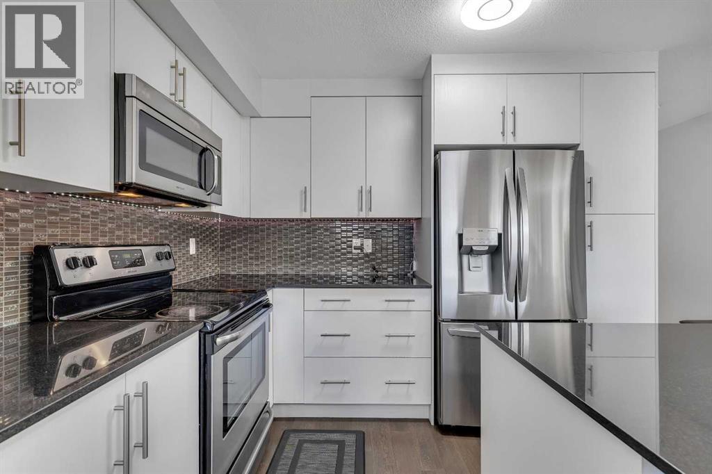 7 West Coach Manor Sw, Calgary, Alberta  T3H 1R7 - Photo 17 - A2258969
