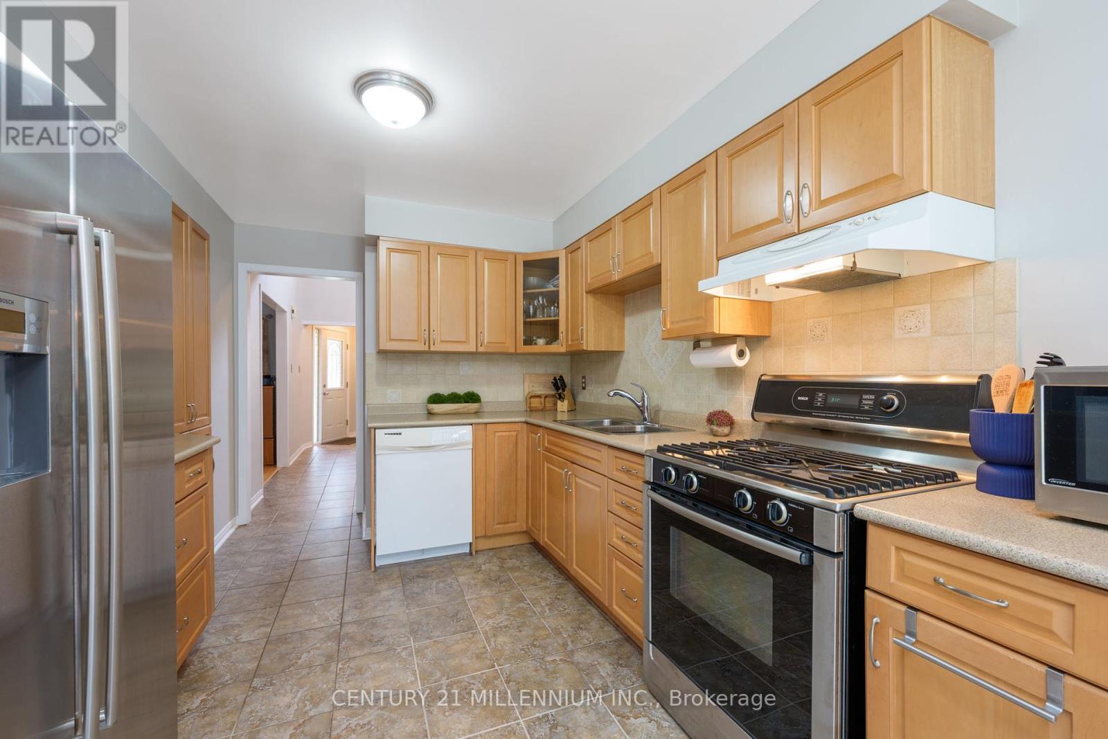 116 Wexford Road, Brampton, Ontario  L6Z 2T5 - Photo 10 - W12424152