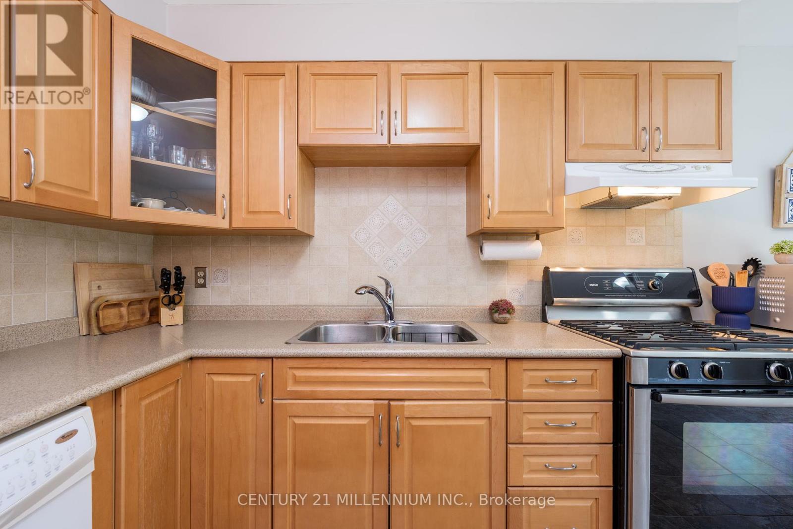 116 Wexford Road, Brampton, Ontario  L6Z 2T5 - Photo 11 - W12424152