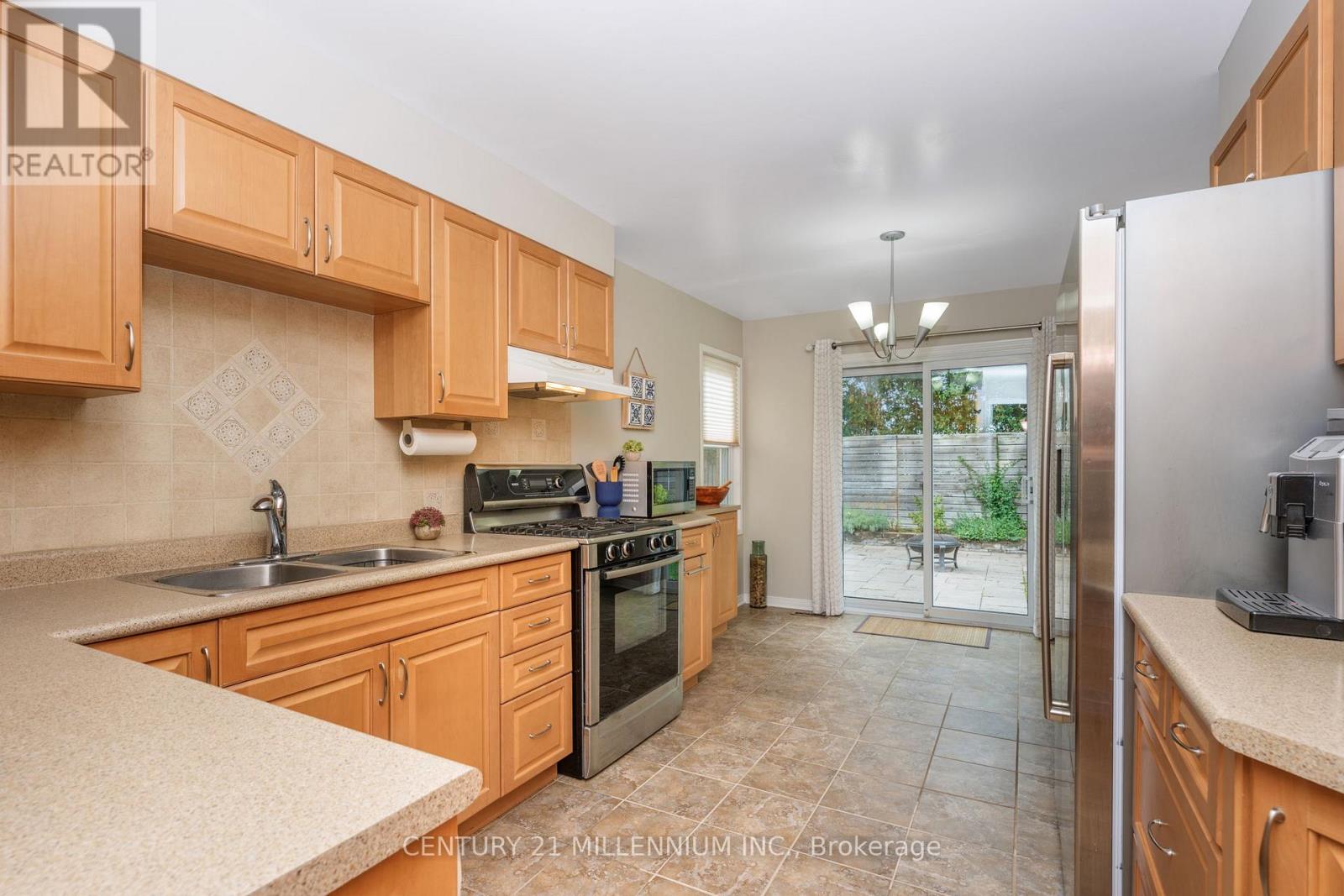 116 Wexford Road, Brampton, Ontario  L6Z 2T5 - Photo 9 - W12424152