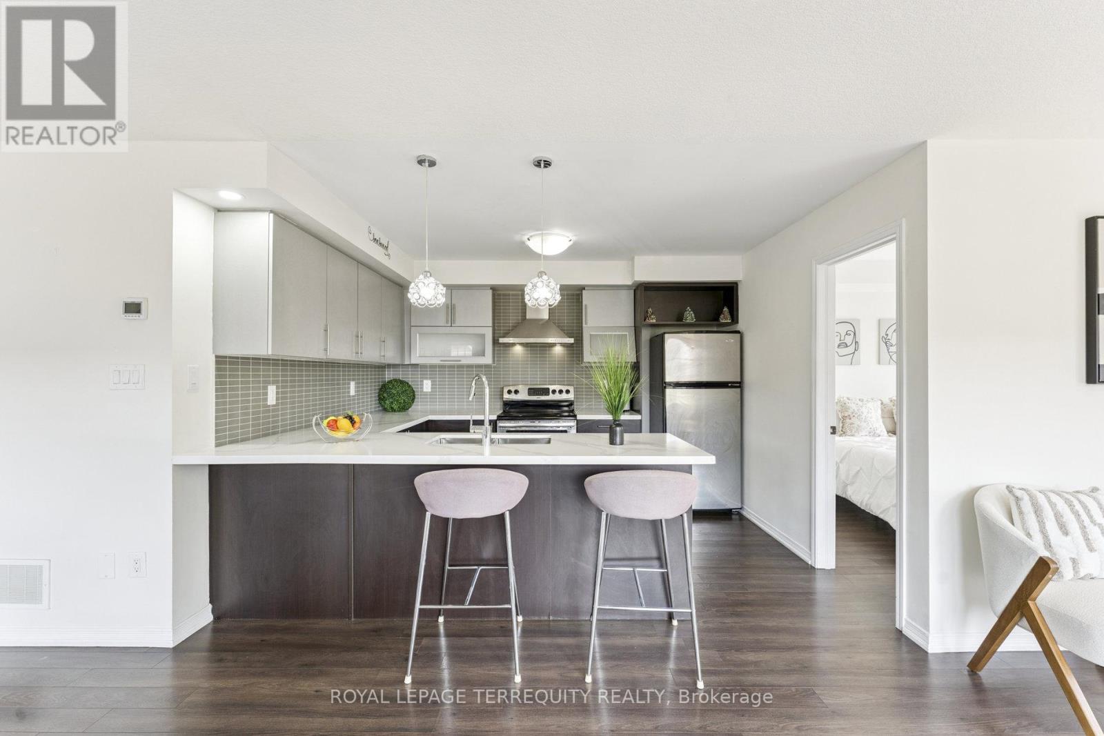 49 Golden Springs Drive, Brampton, Ontario  L7A 0C7 - Photo 14 - W12366517