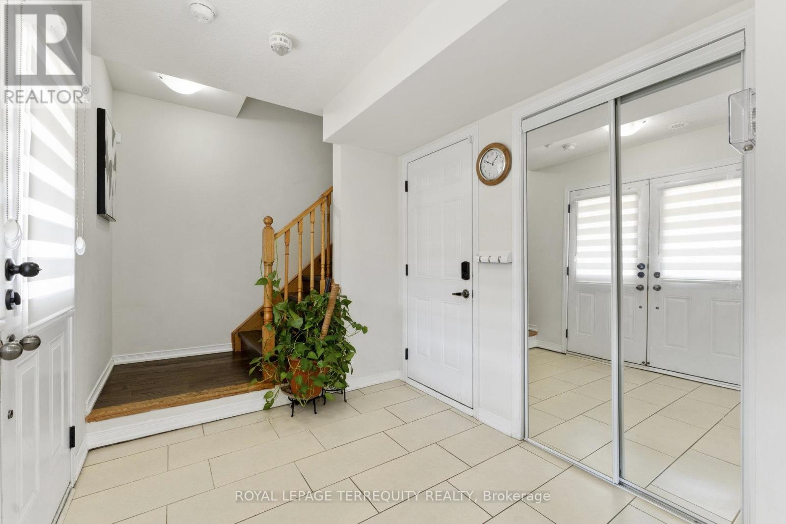 49 Golden Springs Drive, Brampton, Ontario  L7A 0C7 - Photo 9 - W12366517
