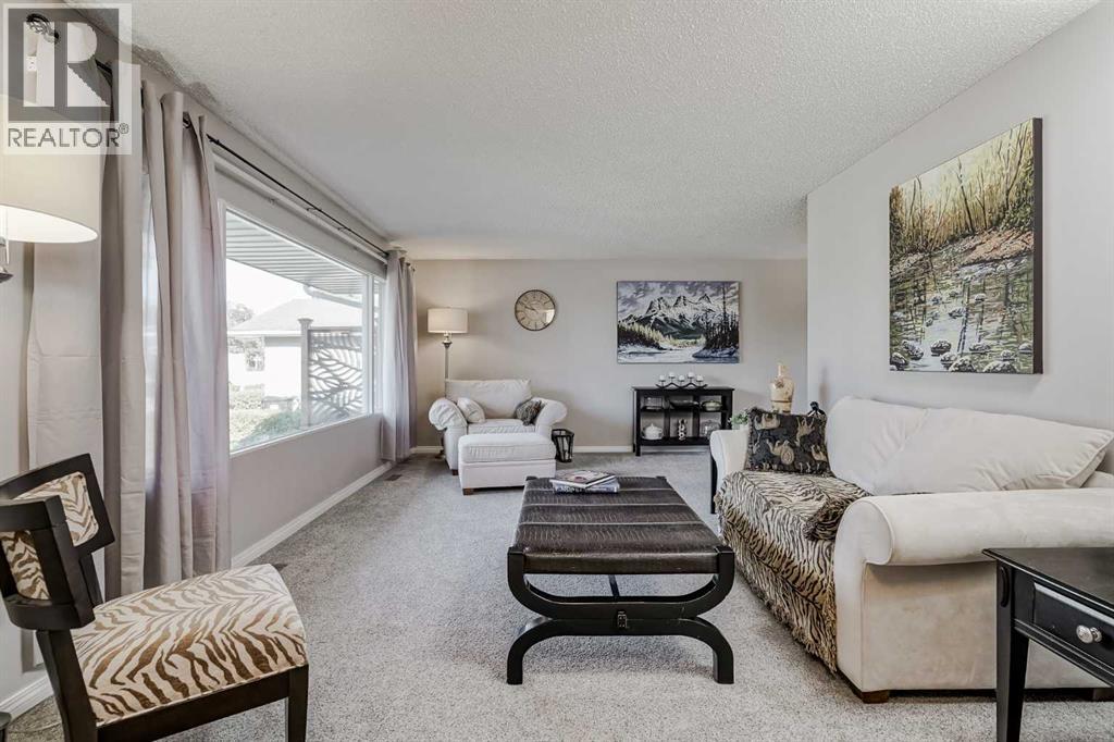 10520 Mapleridge Crescent Se, Calgary, Alberta  T2J 1Y7 - Photo 6 - A2258153