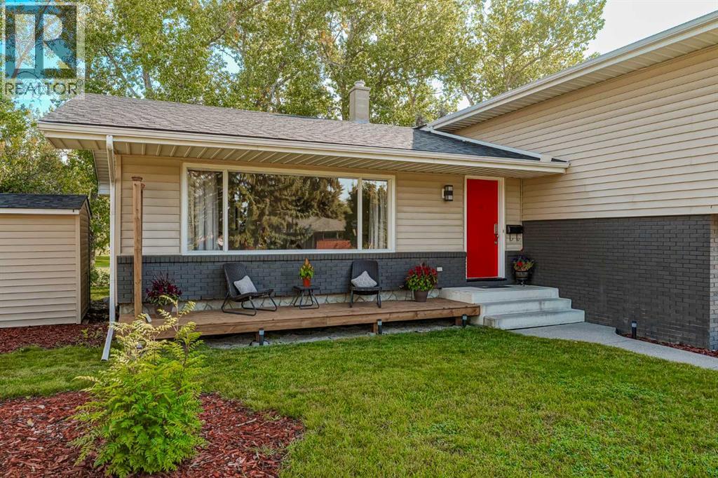 10520 Mapleridge Crescent Se, Calgary, Alberta  T2J 1Y7 - Photo 2 - A2258153