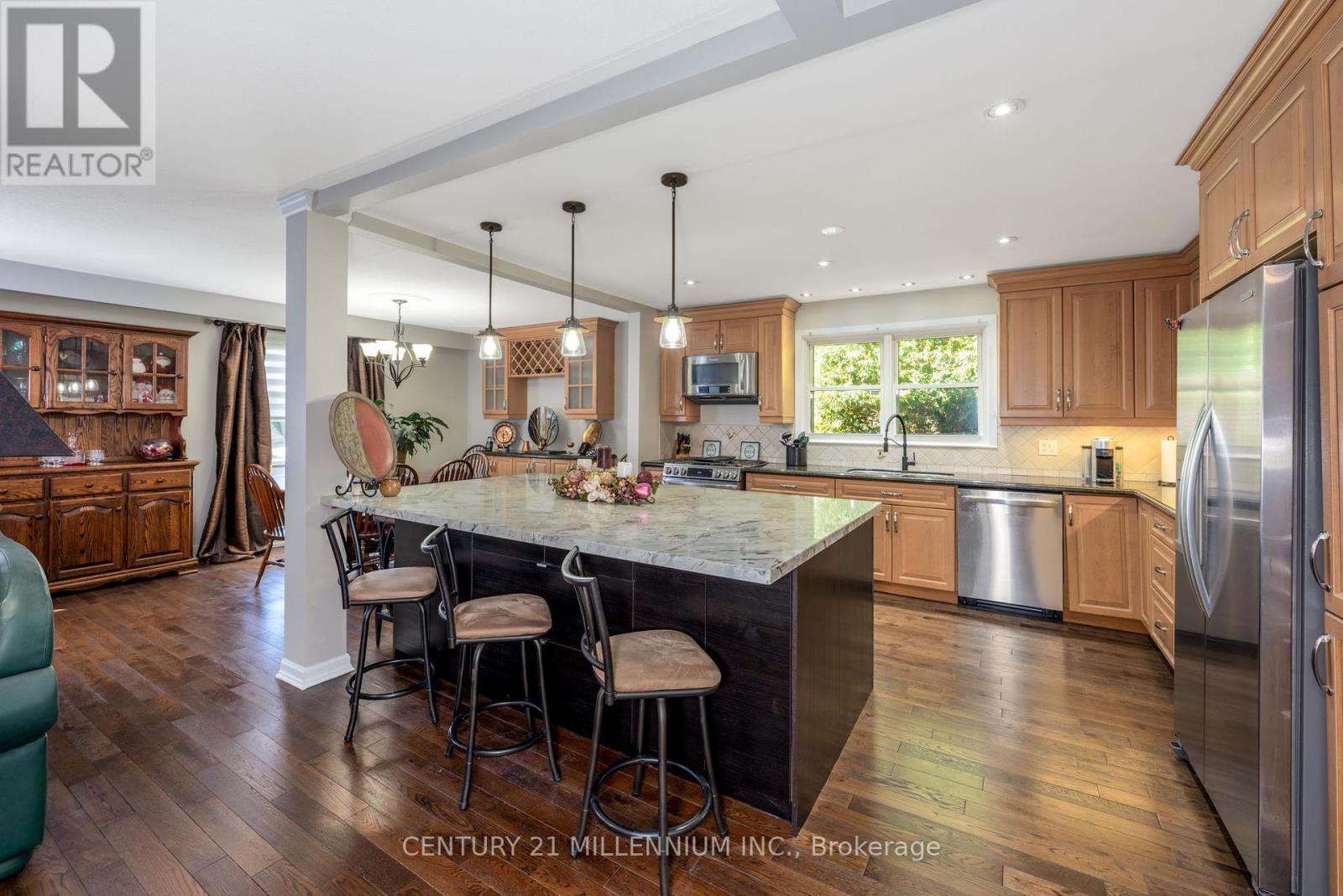 27 Hillside Drive, Halton Hills, Ontario  L7G 4W2 - Photo 12 - W12437331