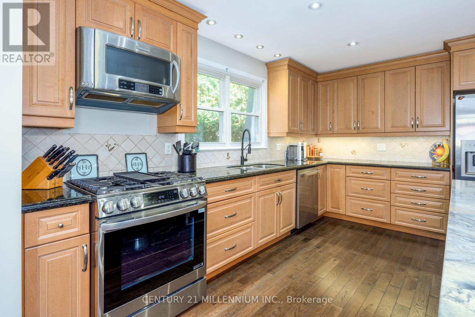 27 Hillside Drive, Halton Hills, Ontario  L7G 4W2 - Photo 15 - W12437331