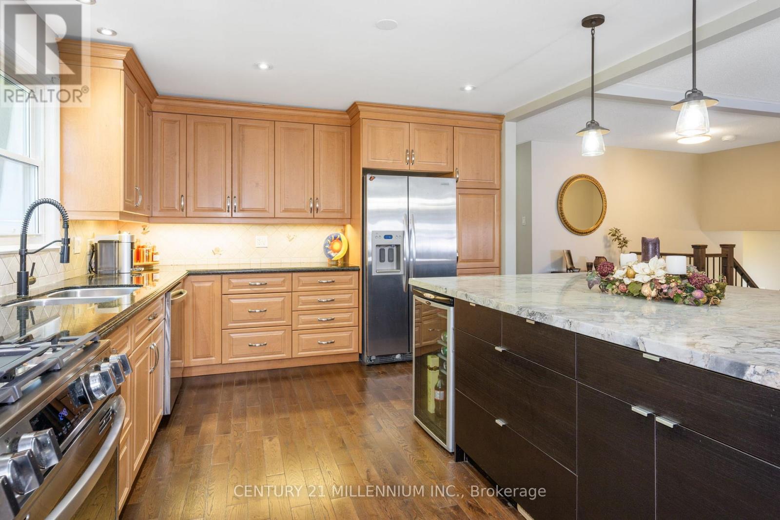 27 Hillside Drive, Halton Hills, Ontario  L7G 4W2 - Photo 14 - W12437331
