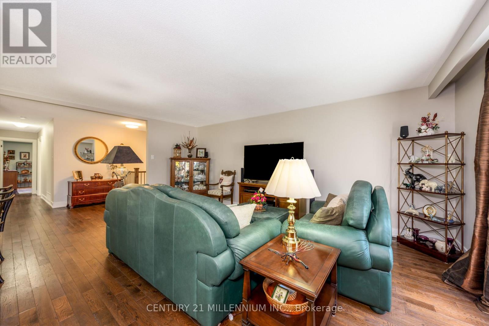 27 Hillside Drive, Halton Hills, Ontario  L7G 4W2 - Photo 10 - W12437331