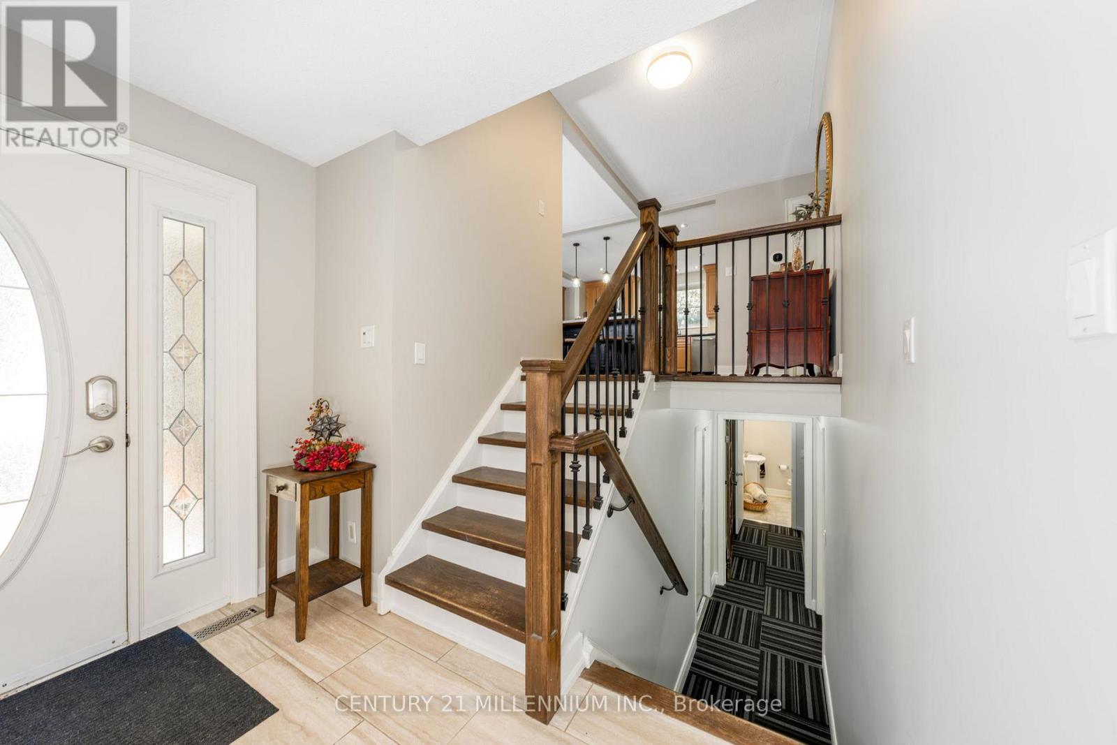 27 Hillside Drive, Halton Hills, Ontario  L7G 4W2 - Photo 5 - W12437331