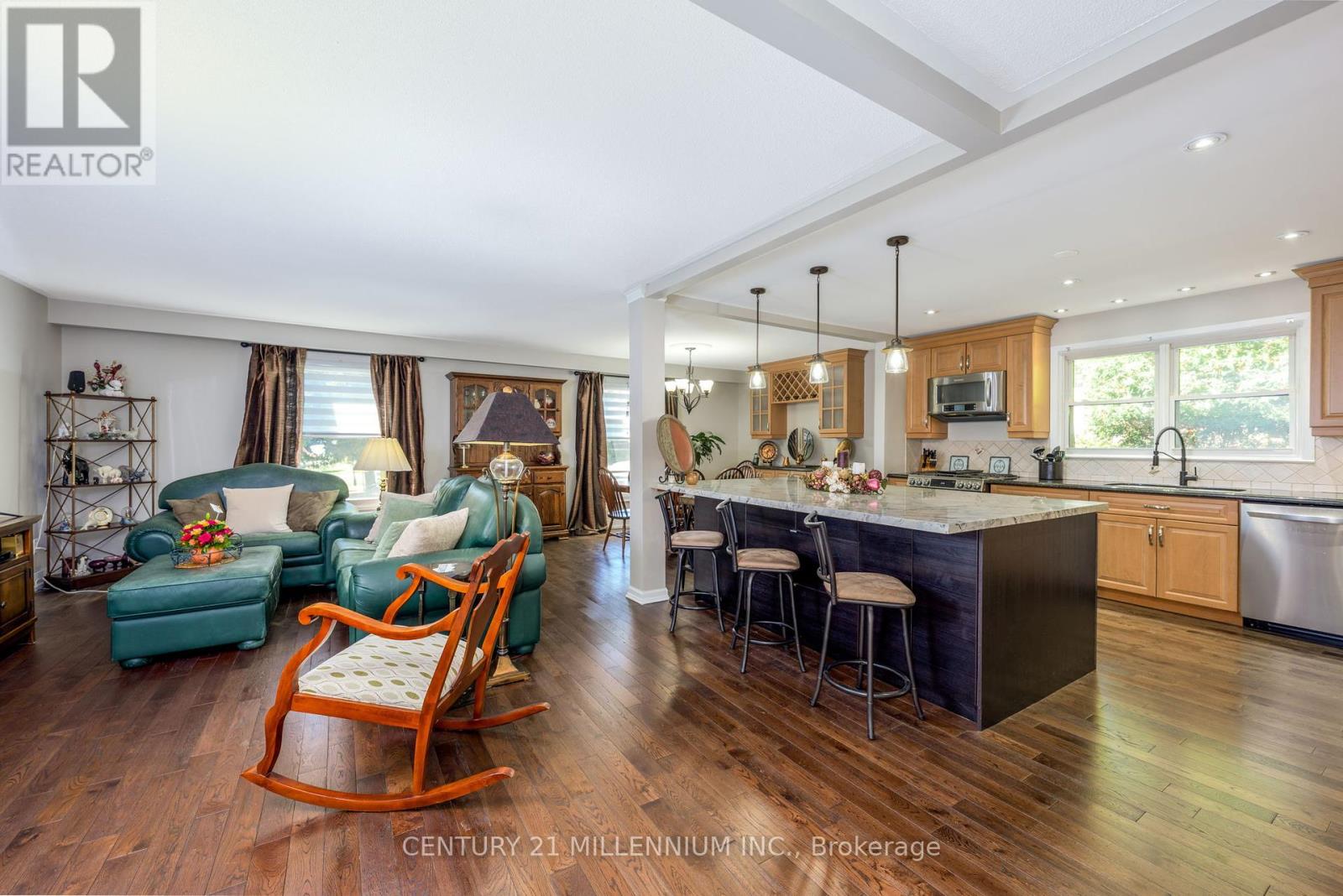 27 Hillside Drive, Halton Hills, Ontario  L7G 4W2 - Photo 9 - W12437331