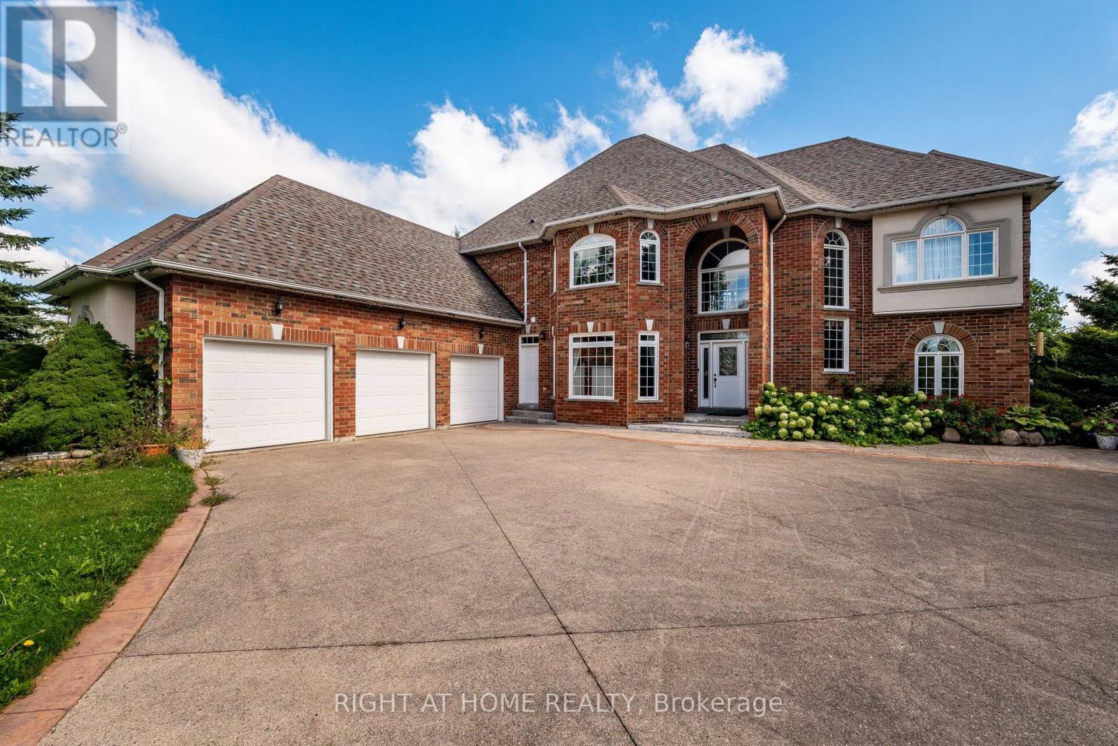 11150 Menzies Court, Milton (Brookville/haltonville), Ontario  L0P 1B0 - Photo 2 - W12441157