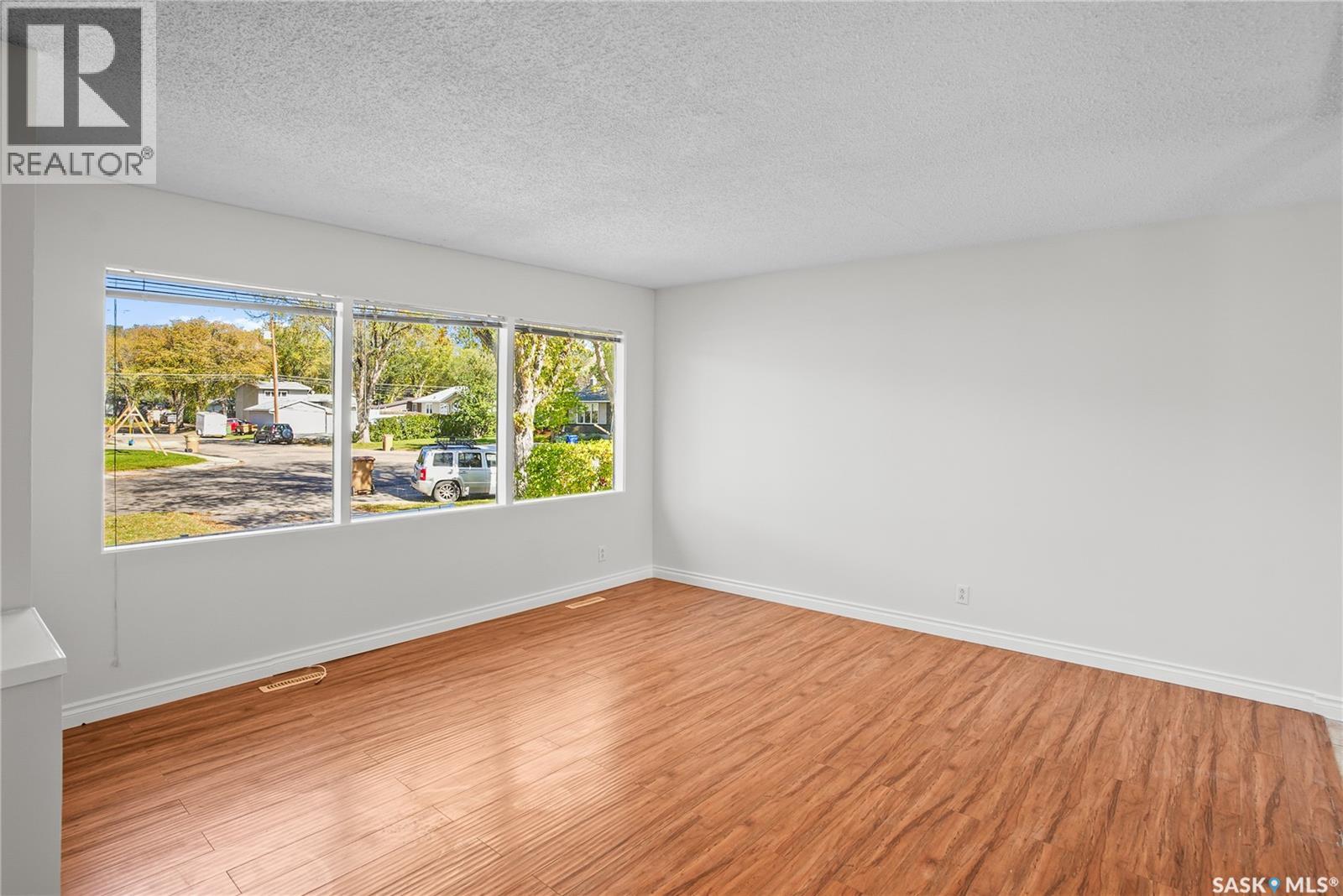 263 Logan Crescent, Regina, Saskatchewan  S4S 5S8 - Photo 4 - SK019922