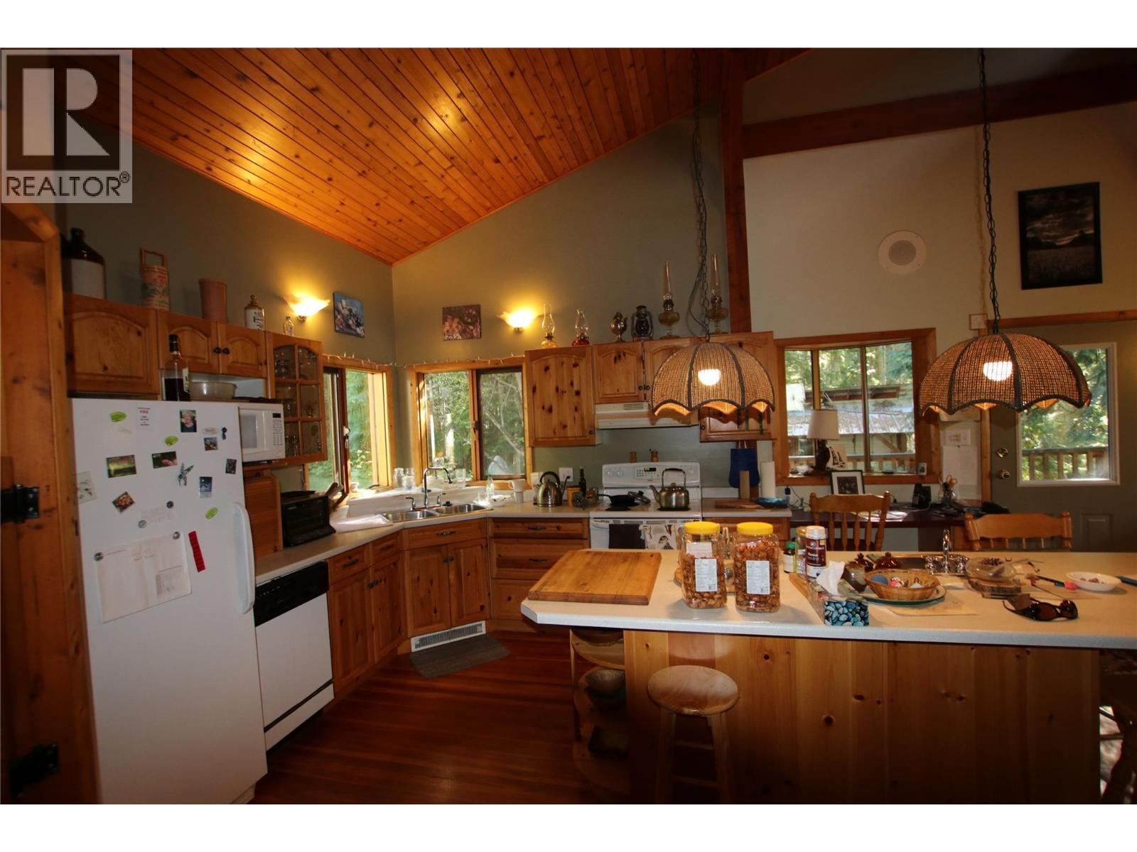 4512 Highway 6, Burton, British Columbia  V0G 1R1 - Photo 10 - 10364730