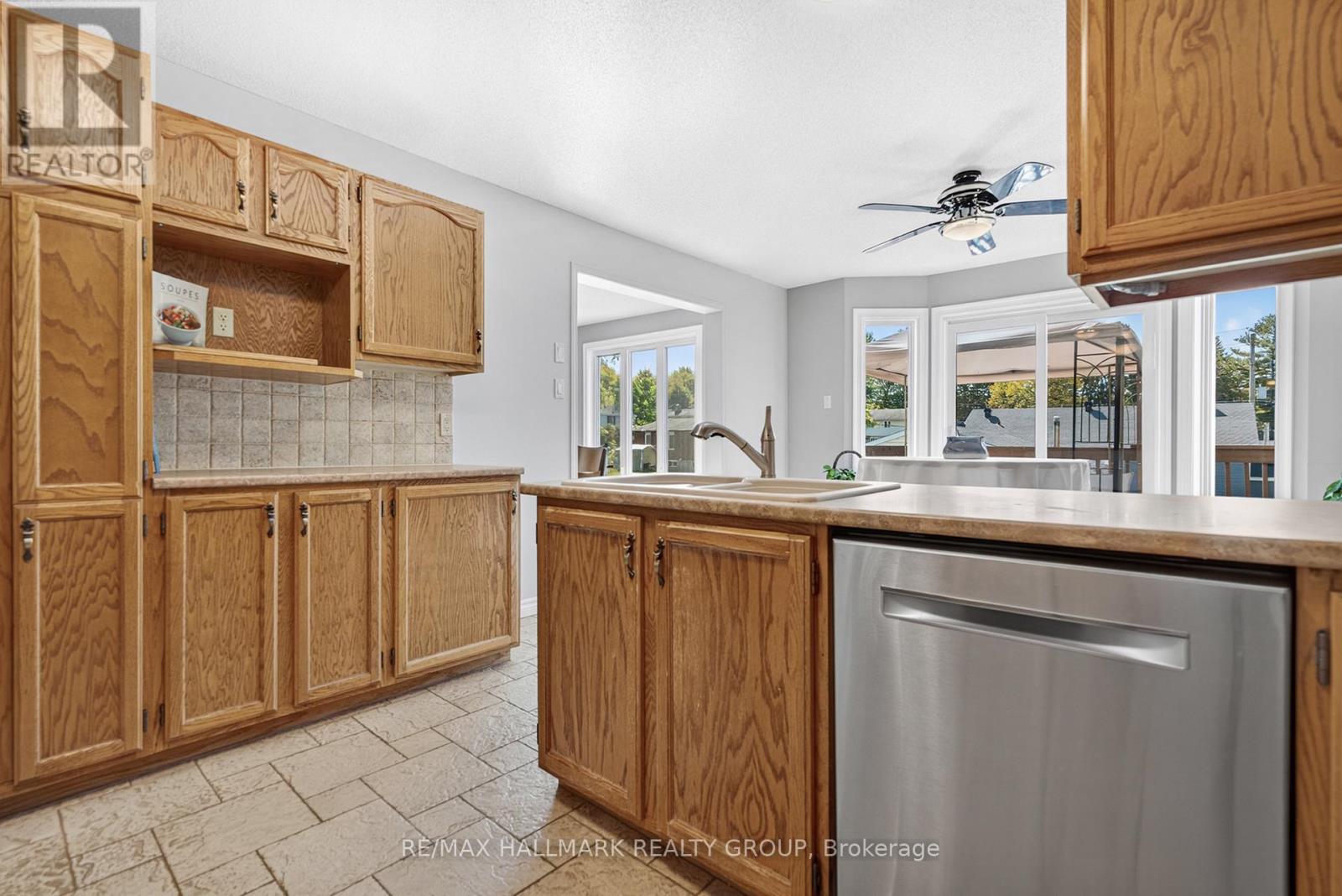 1354 Gaultois Avenue, Ottawa, Ontario  K1C 3G6 - Photo 7 - X12439327