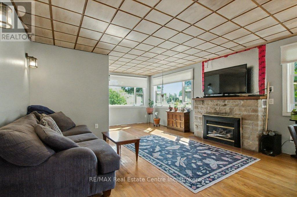 11 Riverview Drive, Guelph (Riverside Park), Ontario  N1E 3R6 - Photo 10 - X12441367