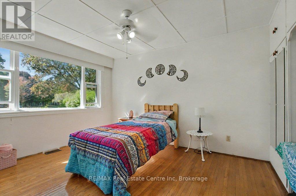 11 Riverview Drive, Guelph (Riverside Park), Ontario  N1E 3R6 - Photo 12 - X12441367