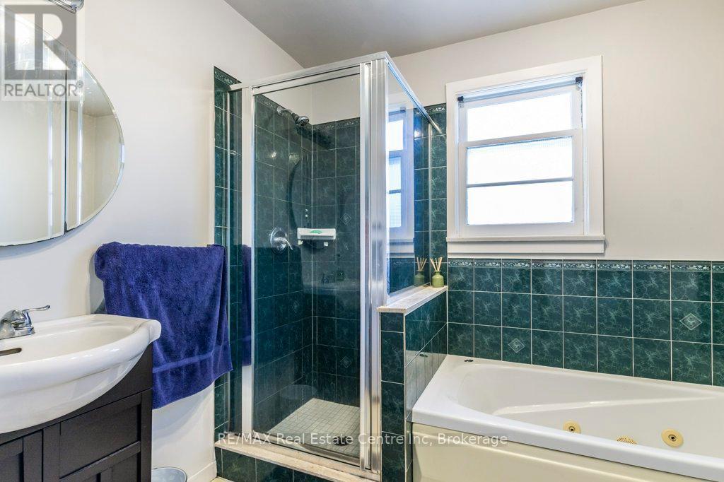 11 Riverview Drive, Guelph (Riverside Park), Ontario  N1E 3R6 - Photo 13 - X12441367