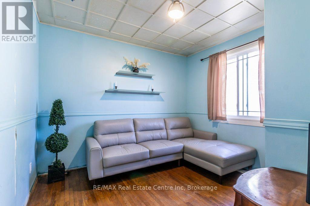 11 Riverview Drive, Guelph (Riverside Park), Ontario  N1E 3R6 - Photo 14 - X12441367