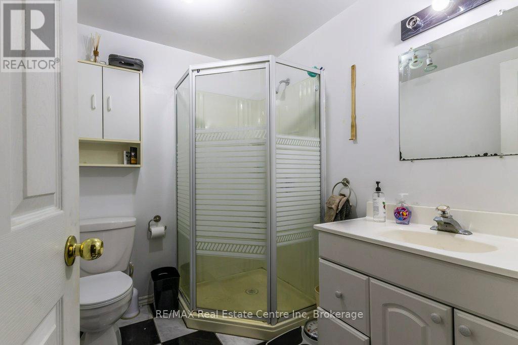 11 Riverview Drive, Guelph (Riverside Park), Ontario  N1E 3R6 - Photo 17 - X12441367